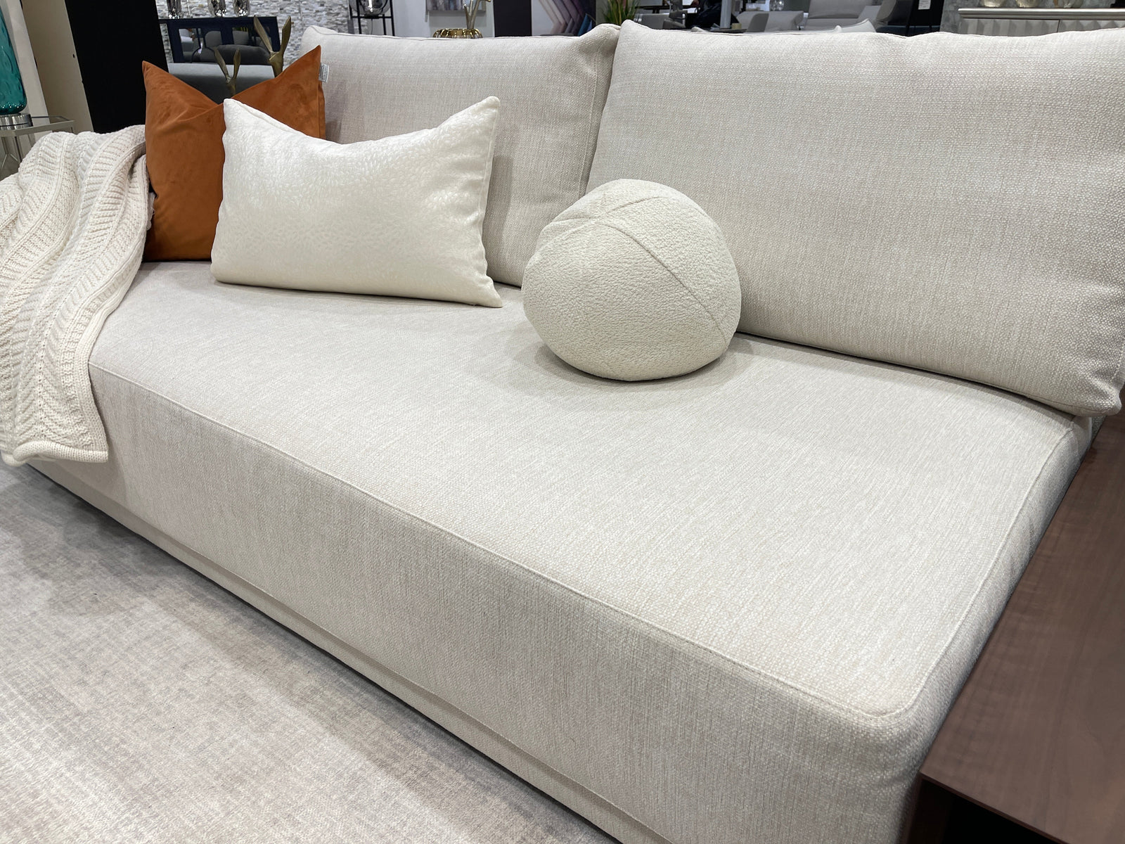 Bella sectional